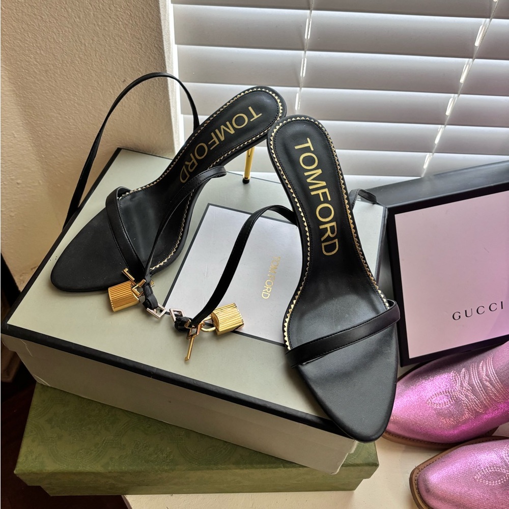COPY - TomFord padlock heel